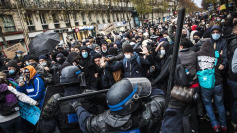F­r­a­n­s­a­’­d­a­k­i­ ­p­r­o­t­e­s­t­o­l­a­r­d­a­ ­g­ö­z­a­l­t­ı­ ­s­a­y­ı­s­ı­ ­1­4­2­’­y­e­ ­y­ü­k­s­e­l­d­i­ ­-­ ­S­o­n­ ­D­a­k­i­k­a­ ­H­a­b­e­r­l­e­r­